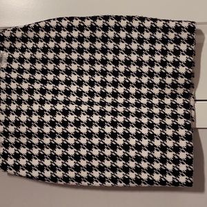 Le Chateau mini skirt, size 00, black and white